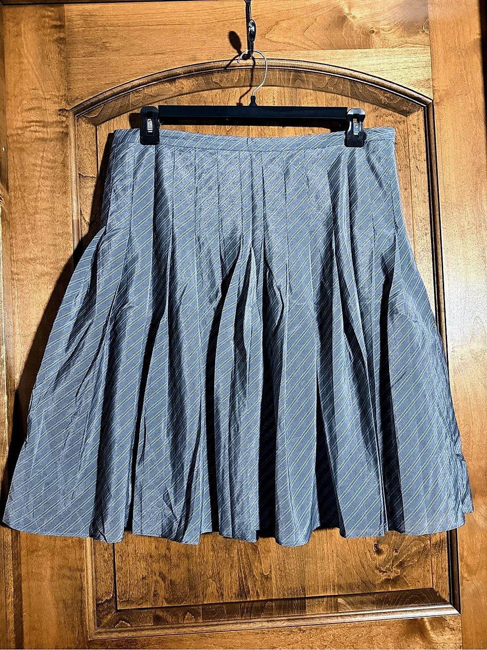 Banana Republic Striped Pleated Skirt in Gray Size 14 Like New